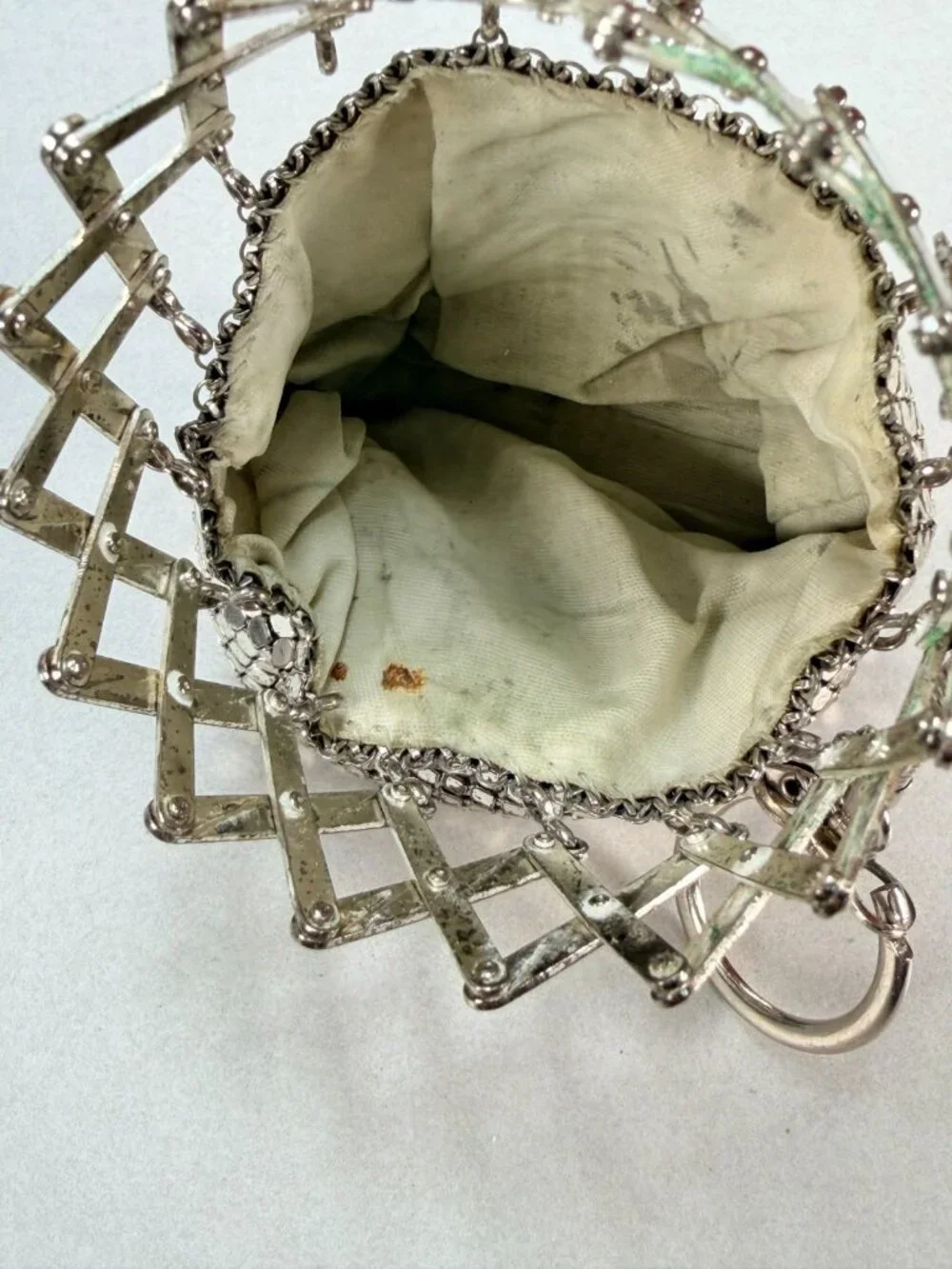 Vintage Silver Tone Mesh Coin Purse Keychain Kiss Lock Mini Change Purse